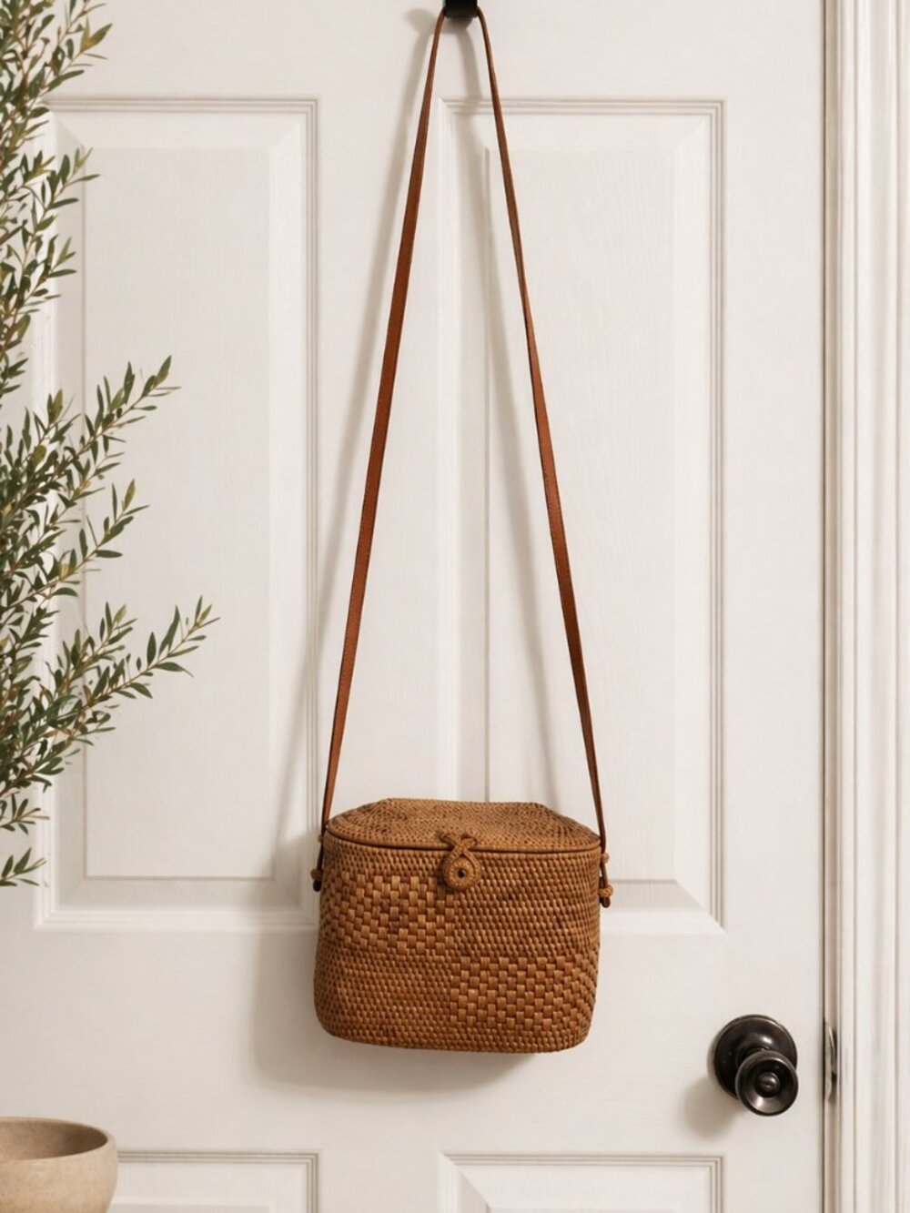Street Level Woven Rattan Crossbody Bag Boho Natural Straw Leather Strap